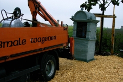 Renovierungsarbeiten - der alte Bildstock wird abgebaut